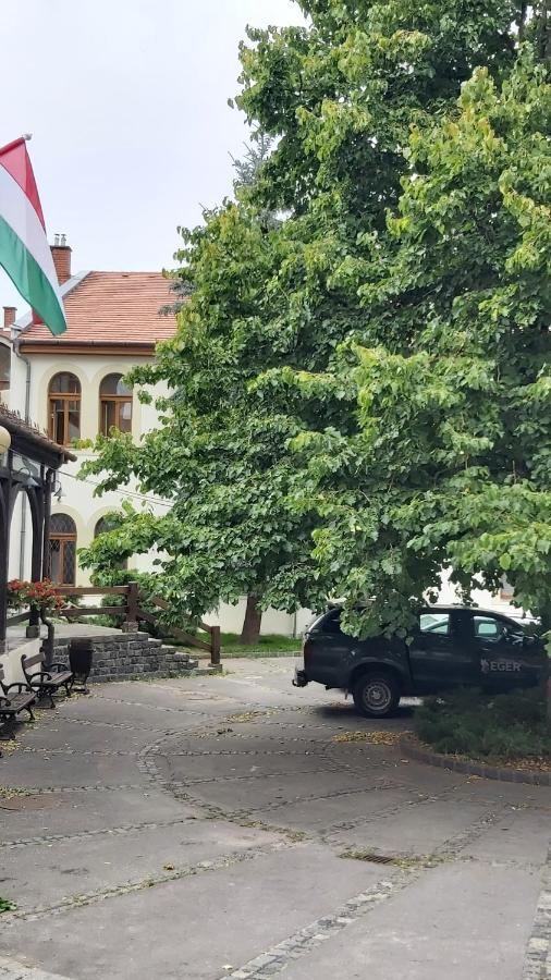 Julia Apartman Eger Exterior photo